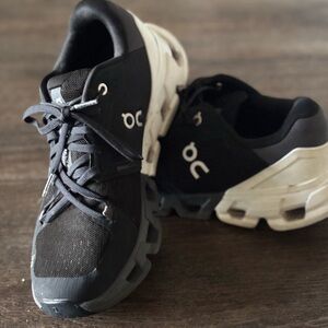 Oncloud Cloudflyer 4 wide, women’s size 8.5.